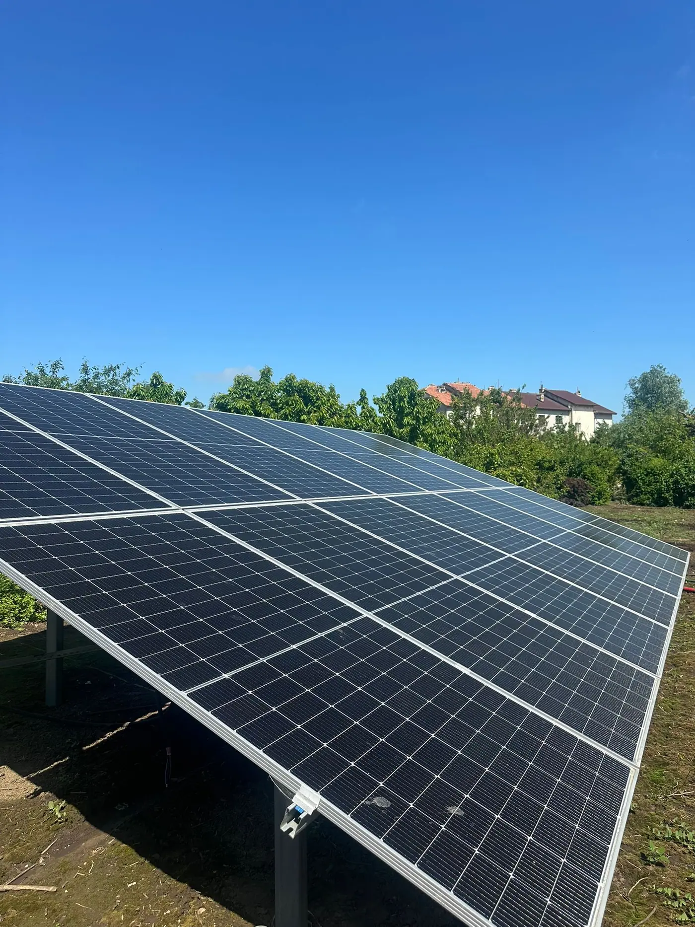 Panouri fotovoltaice montate la sol